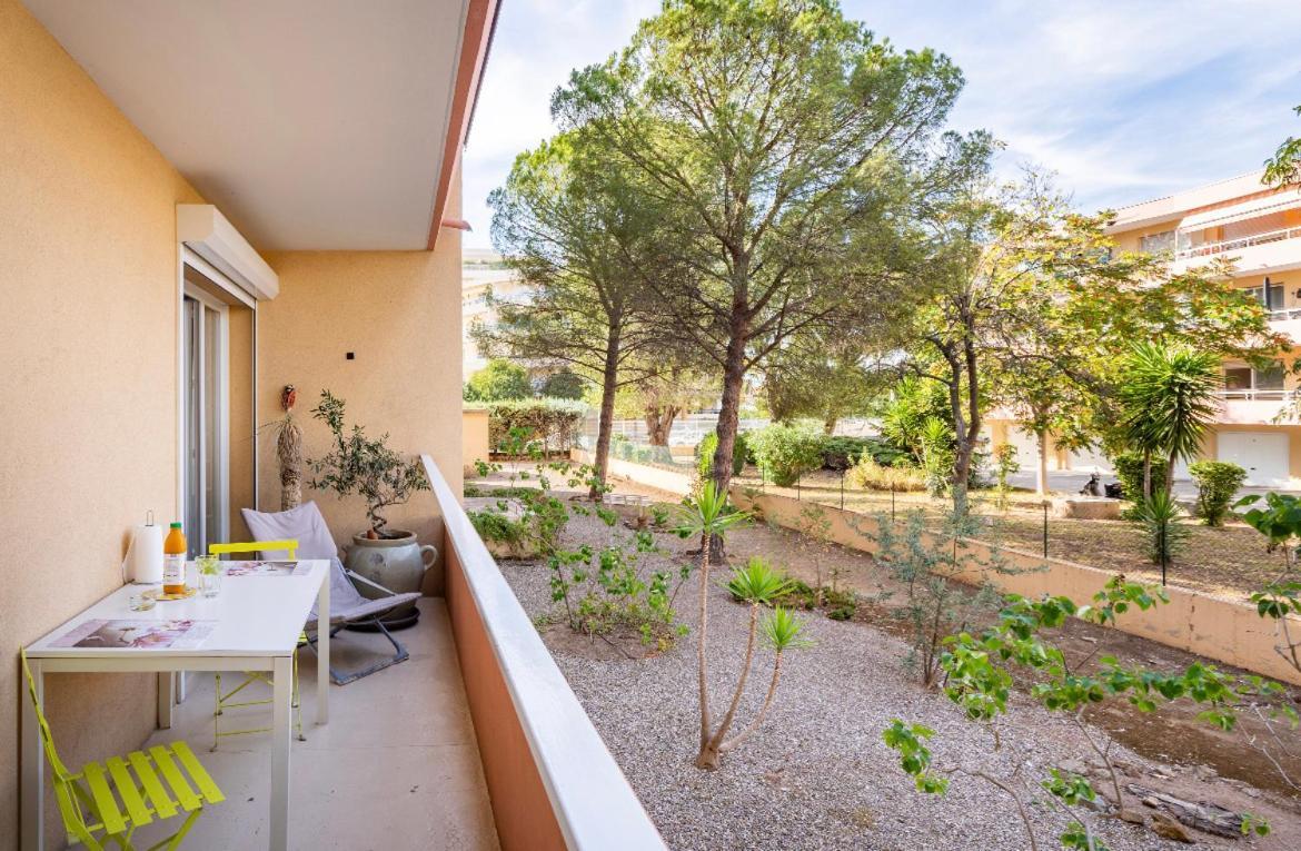 Joli T2 Tres Proche De La Plage De Fréjus Exteriör bild
